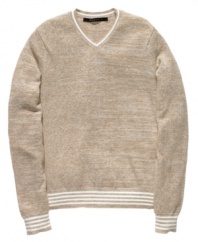 Lock down the season's best look with this smart V-neck sweater from Sean John.
