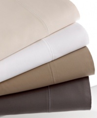 Five star elegance, complete comfort. Boasting 700-thread count Egyptian cotton, these Hotel Collection pillowcases are extra soft and add a calming effect to your bed with a solid earth tone hue.