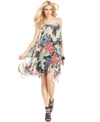 Flirty & floral, this Andrew Charles A-line dress is hot for a midsummer's night date!