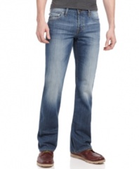 These jeans from guess are fit for your modern casual look. With a low-rise and slim-fit they complete your up-to-date style.