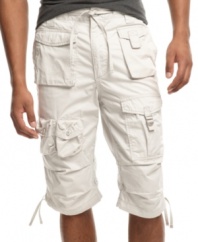 Go long. These cargo shorts from Sean John get a few extra inches for truly streetwise styling.