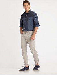 Destined to be a wardrobe favorite, this go-to trouser features a six pocket design with front and rear coin pocket, set in light washed, selvedge cotton.Six-pocket styleInseam, about 32CottonMachine washMade in USA