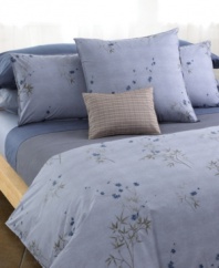 Revel in the stylish and subtle colors that Calvin Klein is renowned for. This alluring bedskirt is made of 100% combed cotton with a luxurious 220 thread count. Designed to coordinate with the Bamboo Flower pattern.