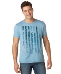 Refresh your weekend wardrobe with this soft cotton t-shirt from Calvin Klein Jeans.