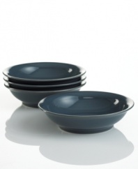 A real workhorse in the kitchen, these small blue bowls are ideal for prep, and later, serving side dishes, soup and more. Denby's hardy stoneware stands up to oven and dishwasher use and, with a slate-blue glaze, looks great on casual tables.