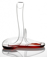 Discover the art of decanting. The twisting, serpentine shape of the Mamba decanter from Riedel transforms wine as it flows through every bend, enhancing it far more efficiently than the average bowl-shaped carafe. An extraordinary piece in pure crystal by Maximilian J. Riedel.