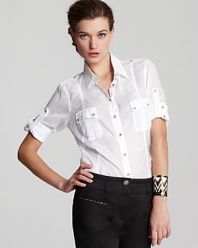 BASLER's laidback linen blouse is a vacation essential. Pair with denim for classic style.