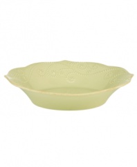 With fanciful beading and a feminine edge, this Lenox French Perle pasta bowl has an irresistibly old-fashioned sensibility. Hardwearing stoneware is dishwasher safe and, in a soft pistachio hue with antiqued trim, a graceful addition to any meal.