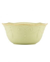 With fanciful beading and a feminine edge, this Lenox French Perle bowl has an irresistibly old-fashioned sensibility. Hardwearing stoneware is dishwasher safe and, in a soft pistachio hue with antiqued trim, a graceful addition to every meal.