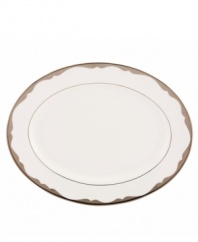 Take a shine to the Trimble Place platter. Modern bone china hit by a wave of platinum embodies the unfussy yet undeniable elegance of kate spade.