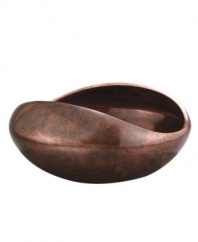 Add allure and sophistication to any event with Nambe serveware and serving dishes. Crafted of alloy and finished in beautiful bronze, this Heritage pebble bowl from Nambe combines old-world elegance with a large, modern shape for easy serving in style.