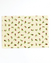 Kissed by a rose. A yellow trellis comes into bloom on these Rose Kiss placemats, featuring a machine washable blend to outfit your table with ease.