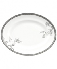Inspired by the luxurious details that mark a Vera Wang gown, the Lace dinnerware and dishes set features a delicate, lace-patterned border in gleaming platinum.