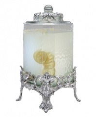 Hold court with the regal elegance of Fleur de Lis serveware and serving dishes. Lavish detail featuring the iconic French lily evoke another era, gleaming spectacularly on this magnificent beverage server from Arthur Court.