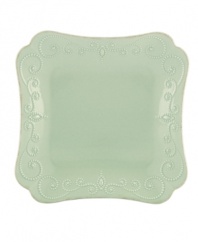 With fanciful beading and a feminine edge, Lenox French Perle square plates have an irresistibly old-fashioned sensibility. Hardwearing stoneware is dishwasher safe and, in an ethereal ice-blue hue with antiqued trim, a graceful addition to any meal.