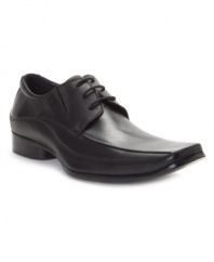 Smooth and supple leather panels on this pair of men's dress shoes help Kenneth Cole Reaction piece together the perfect accent to your favorite tailored pieces.
