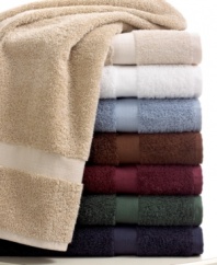 Made of 100 percent cotton for maximum comfort and absorbency, the Basic hand towel from Lauren Ralph Lauren is the ultimate bath accessory. In a range of handsome solids to complement any color scheme.