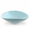 From celebrated chef and writer, Sophie Conran, comes incredibly durable dinnerware for every step of the meal, from oven to table. A ribbed texture gives this salad bowl collection the charming look of traditional hand-thrown pottery.