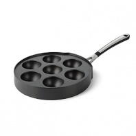 A nonstick surface and fantastic heat distribution earn this Simply Calphalon Nonstick puff pancake pan a spot in your kitchen.