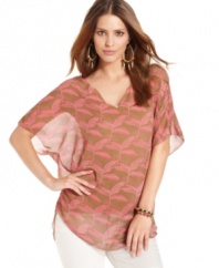 With an abstract leaf print, this light RACHEL Rachel Roy top is perfect for adding a pop of pattern to your outfit!