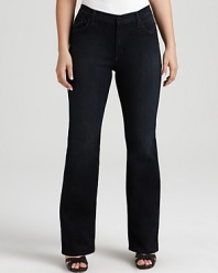 Designed to lift, lengthen and slim the silhouette, James Jeans denim lends an always-flattering look to everyday styling.