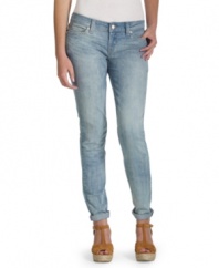 Add dimension to your denim wear with these skinny jeans from Levi's that boasts a super cool faded wash!