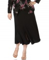 An effortless fit with great movement make this plus size Onyx skirt a versatile essential.