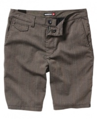 Toss the bulky cargos and get hip to the stylish shape of these casual shorts from Quiksilver.