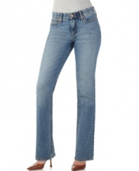 These Levi's 525 Perfect Waist jeans feature a no-gap elastic inset at the waistband for a fit that contours to your waist to create a perfectly flattering silhouette.