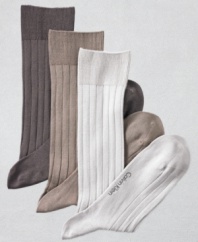 In the softest22 mercerized cotton blend, the classic slack length sock in a versatile wide rib. Three pairs to a pack.