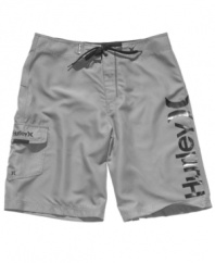 Grab the surfer style you love with these laid-back, low-key shorts from Hurley.