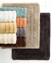 As indulgent as its name suggests, the Luxe bath rug from Hotel Collection brings comfort and ease to your daily routine with fast-drying, ultra-absorbent microfiber that's luxuriously soft to the touch. Also features a safe non-slip back. Choose from an array of modern hues.