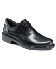 Time to step up your at-work wardrobe? Lace up in these smooth leather oxford men's dress shoes and stride toward the office with plenty of cool confidence.