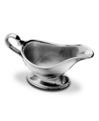 This versatile gravy boat boasts all the incredible durability of metal from Wilton Armetale's serveware and serving dishes collection in a classic silhouette to complement any table setting. Use for any meal, from Thanksgiving's turkey gravy to hot maple syrup at Sunday brunch.