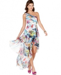 Alex & Eve adorn this graceful dress with a pretty floral print and a hip high-low hem that's sure to turn heads! Show off the one-shoulder silhouette with a sleek up-do.
