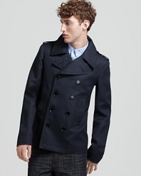 Rendered in a linen and cotton fabrication, the Burberry London Leagrove peacoat offers timeless, transitional style, presented with clean lines and a tailored silhouette.