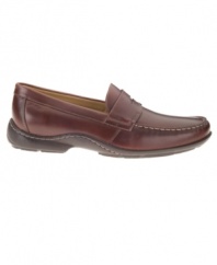Finally, a pair of men's casual shoes that's soft, breathable, and comfortable. These Hush Puppies loafers have all you need to walk confidently through your day.