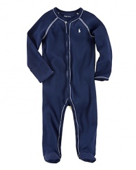 An essential long-sleeved footed coverall is crafted in soft cotton jersey for the utmost comfort.