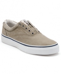 The epitome of beach-side casual, these sneakers from Sperry complete your laid-back look with ease.