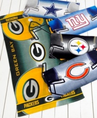 Tackle the competition for a spot in the sand. The NFL beach towel claims your turf with your favorite team's emblem and signature colors. Featuring pure cotton.