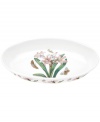 More than pretty, this oval baking dish transitions brilliantly from oven to table and has everything you love – colorful blooms, clean white porcelain – about Portmeirion's Botanic Garden dinnerware.