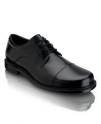 In a sleek cap-toe design these handsome polished oxfords from Rockport's collection of men's dress shoes work just as well in your out-of-office agenda.