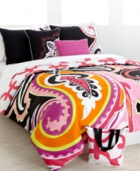 Bold paisley designs are magnified in bright color upon the ultra-modern Chelsea Licorice comforter set. Reverses to a unique pink and white chain print. Includes a matching tote to show off your fashion sense, wherever you go! (Clearance)