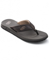 Cool and comfortable men's sandals, these lightweight REEF men's flip flops are ready for any warm weather adventure.