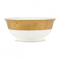 A scintillating band adorns the exterior of this alluring serving bowl, sprinkled with gold dust for dramatic effect, and crafted with a classic shape that suits all your formal presentations.