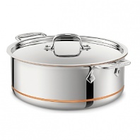 An essential for every kitchen, the stockpot features high sides that slow the evaporation of liquids, providing the ideal design for creating a variety of stocks. The wide bottom of the pan allows for sautéing of ingredients before the addition of liquids for delicious soups and stews.