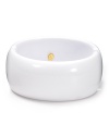 The simplicity of this white resin bangle from Kenneth Jay Lane makes it a Mod-chic way to punctuate every outfit. Add this striking style to your curated bracelet stack.