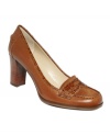Ellen Tracy's Spade moc pumps put a classy spin on your daytime look. They go great with pants and skirts alike.