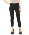 Perfect for showcasing statement shoes, these cropped Vince Camuto trousers are a stylish staple for any wardrobe!