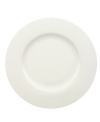 Truly timeless, these graceful Anmut dinner plates are crafted in the premium bone china of Villeroy & Boch and finished with a pure white glaze for unparalleled versatility.